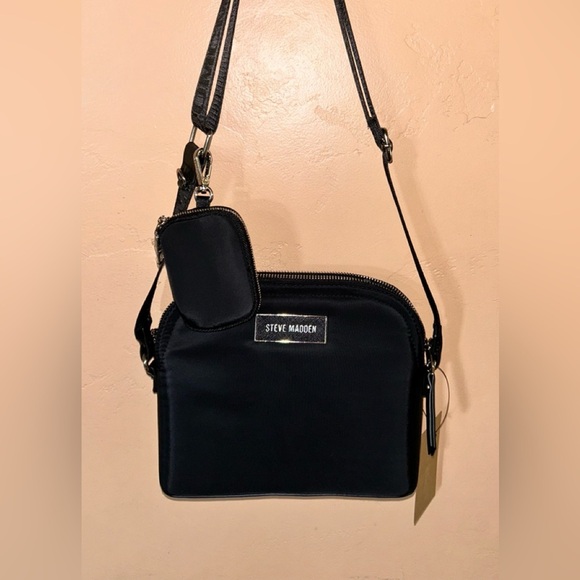 STEVE MADDEN BDAREN NYLON BLACK DOME BAG. MATTE BLACK. TRENDY+CHIC. NWTS. - Picture 3 of 15